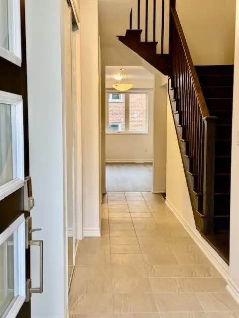 9 Vinewood CRES, Barrie, ON L9J 0B7