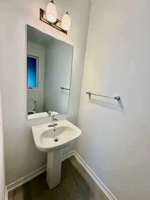 9 Vinewood CRES, Barrie, ON L9J 0B7