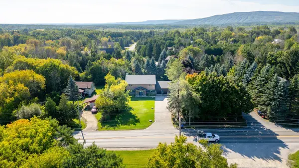 734 Mountain RD, Collingwood, ON L9Y 5G1