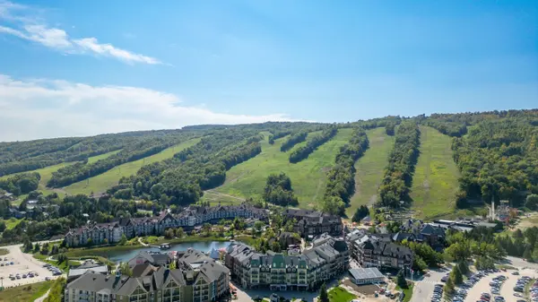 734 Mountain RD, Collingwood, ON L9Y 5G1