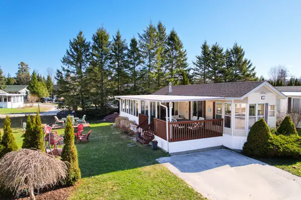 30 Huron CIR, Wasaga Beach, ON L9Z 1X7