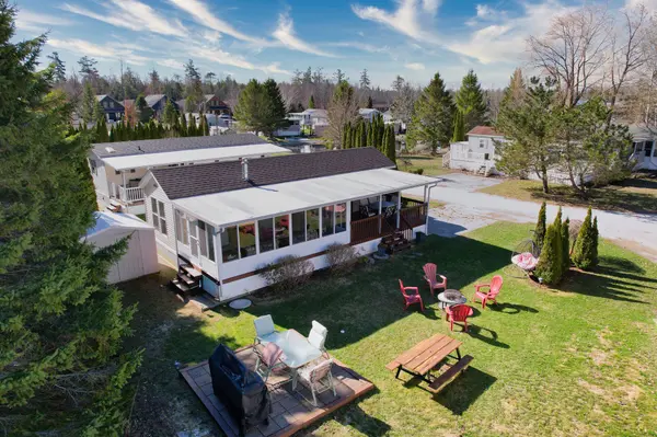 30 Huron CIR, Wasaga Beach, ON L9Z 1X7