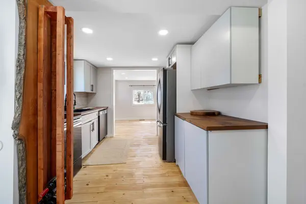 160 Duckworth ST, Barrie, ON L4M 3W4