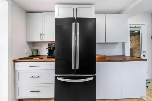 160 Duckworth ST, Barrie, ON L4M 3W4