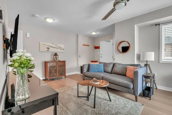 141 Sydenham Wells N/A #8, Barrie, ON L4M 0H3