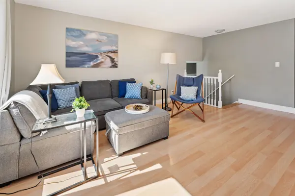 60 Donlands CT, Severn, ON L0K 1E0