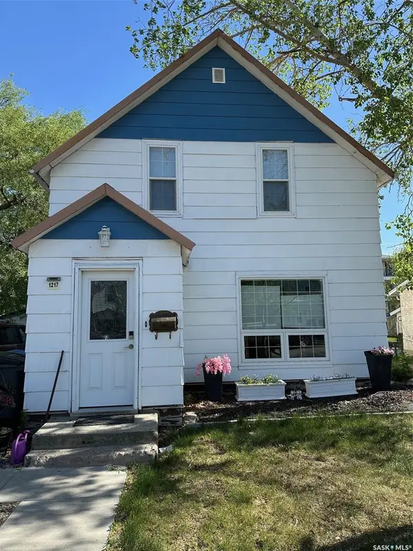 1217 2nd STREET, Estevan, SK S4A 0M1