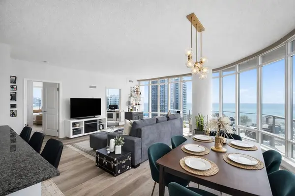 15 Windermere AVE #1810, Toronto W01, ON M6S 5A2