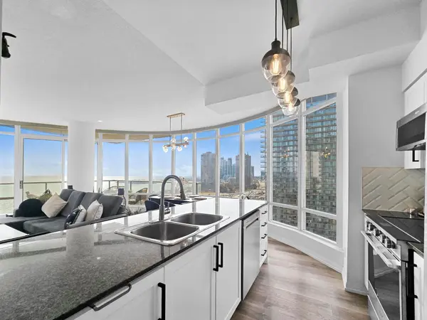 15 Windermere AVE #1810, Toronto W01, ON M6S 5A2