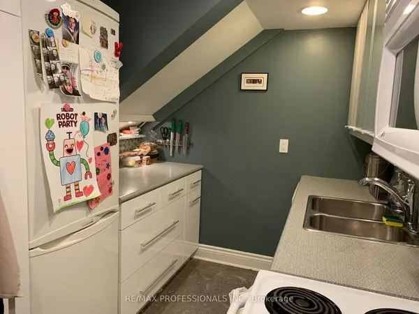 347 Sorauren AVE #212, Toronto W01, ON M6R 2G5