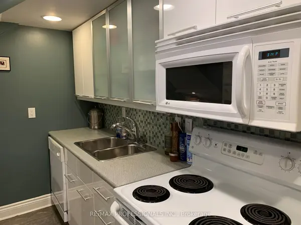 347 Sorauren AVE #212, Toronto W01, ON M6R 2G5