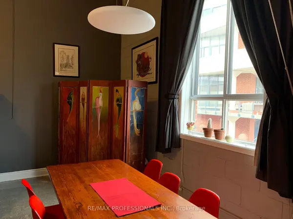 347 Sorauren AVE #212, Toronto W01, ON M6R 2G5