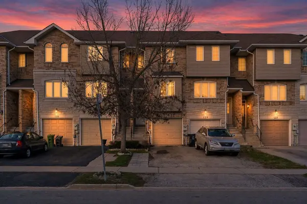 131 Charlton Settlement AVE, Toronto W04, ON M6M 5L5