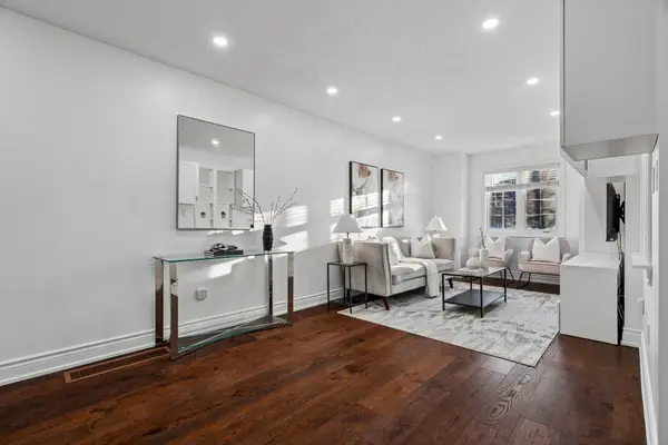 131 Charlton Settlement AVE, Toronto W04, ON M6M 5L5