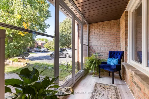 1118 Avondale DR, Oakville, ON L6H 5L4