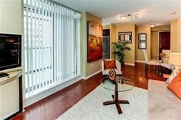 15 Michael Power PL #507, Toronto W08, ON M9A 5G4