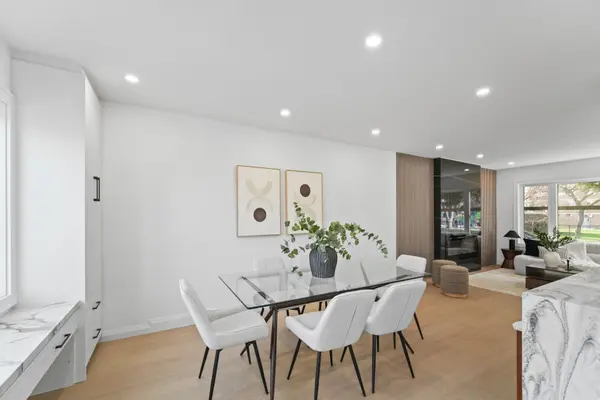 25 Falstaff AVE, Toronto W04, ON M6L 2C6