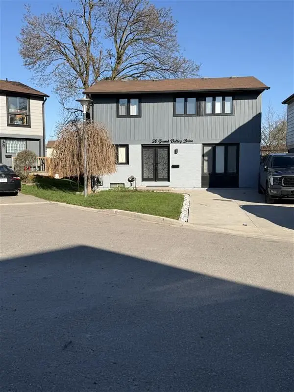 30 Grand Valley DR W, Brampton, ON L6S 2K9