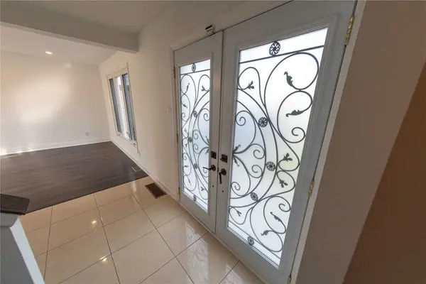 30 Grand Valley DR W, Brampton, ON L6S 2K9