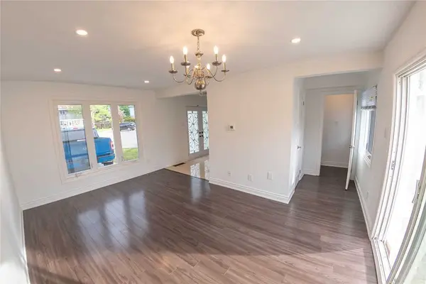 30 Grand Valley DR W, Brampton, ON L6S 2K9