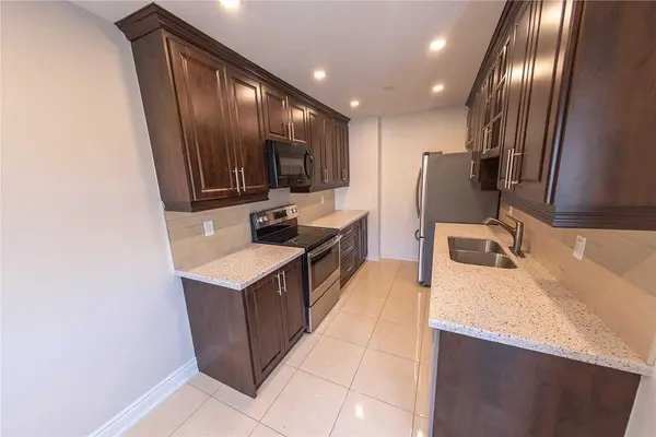 30 Grand Valley DR W, Brampton, ON L6S 2K9