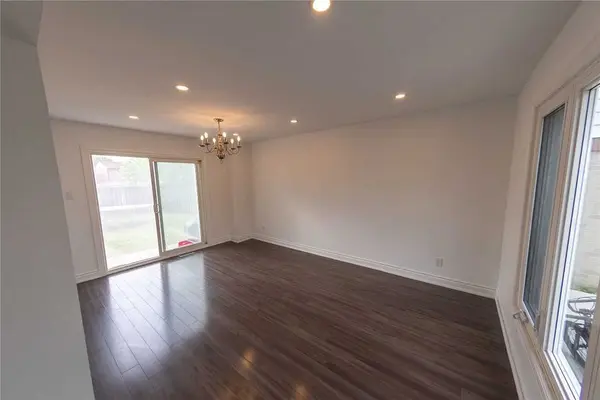 30 Grand Valley DR W, Brampton, ON L6S 2K9