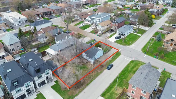 1062 West AVE, Mississauga, ON L5E 1W2