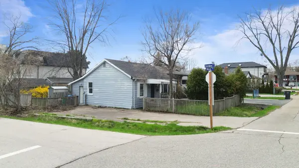 1062 West AVE, Mississauga, ON L5E 1W2