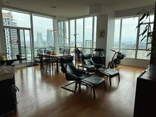 220 Burnhamthorpe RD W #3302, Mississauga, ON L5B 4N4