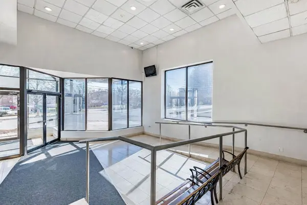 25 Agnes ST #PH06, Mississauga, ON L5B 3X7