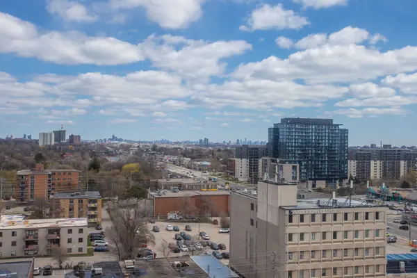 25 Agnes ST #PH06, Mississauga, ON L5B 3X7