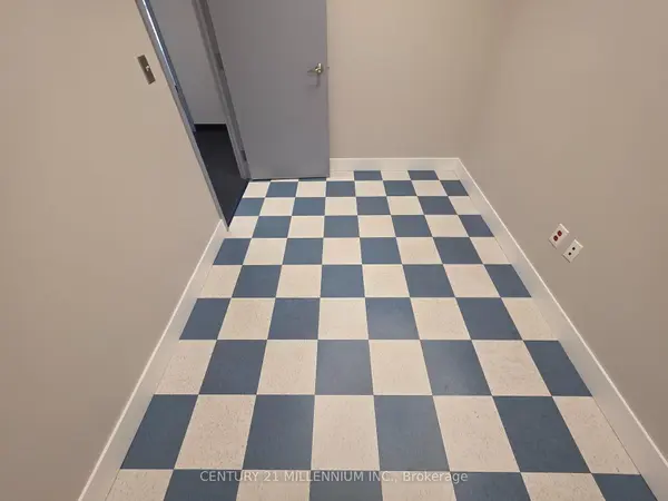 2250 Bovaird DR E #212, Brampton, ON L6R 0W3