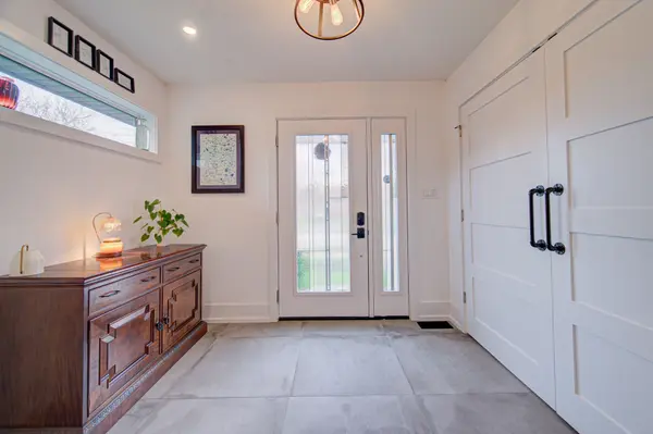 1486 Augustine DR, Burlington, ON L7P 2N2