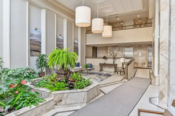 2180 Marine DR #205, Oakville, ON L6L 5V2