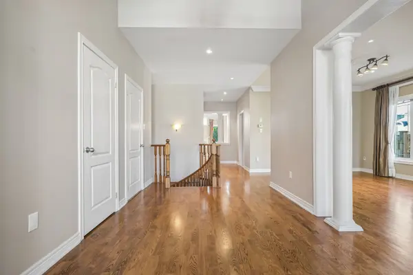 2428 Salcome DR, Oakville, ON L6H 7N5