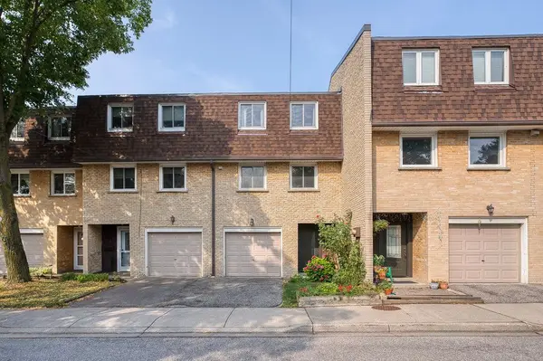 92 Twenty Ninth ST #3, Toronto W06, ON M8W 3B2