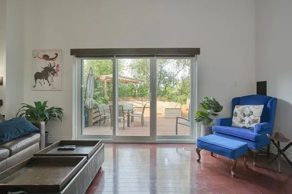 92 Twenty Ninth ST #3, Toronto W06, ON M8W 3B2