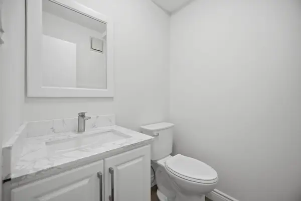 7340 Copenhagen RD #10, Mississauga, ON L5N 2S5