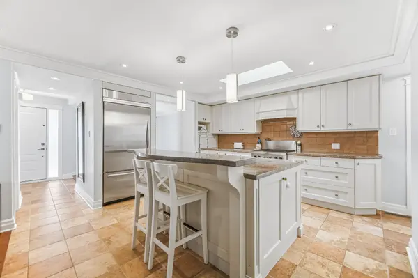 34 Lorraine CRES, Brampton, ON L6S 2R7