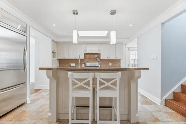 34 Lorraine CRES, Brampton, ON L6S 2R7