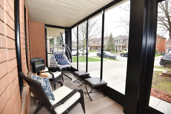 77 Thorpe CRES, Brampton, ON L7A 1P8