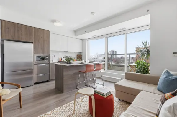 8 Ann ST #207, Mississauga, ON L5G 0C1