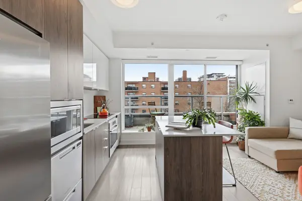 8 Ann ST #207, Mississauga, ON L5G 0C1