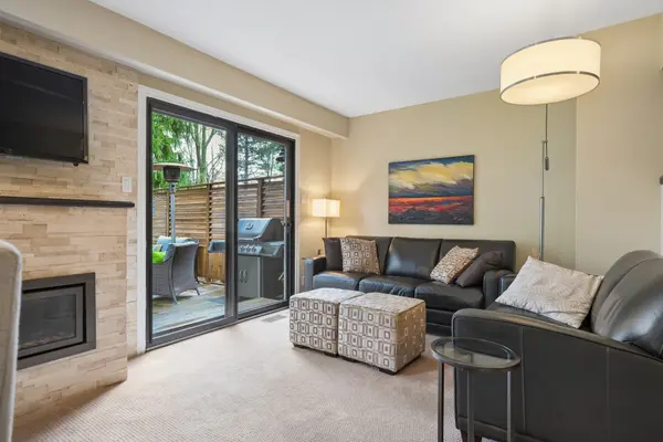 1078 Montgomery DR, Oakville, ON L6M 1G1