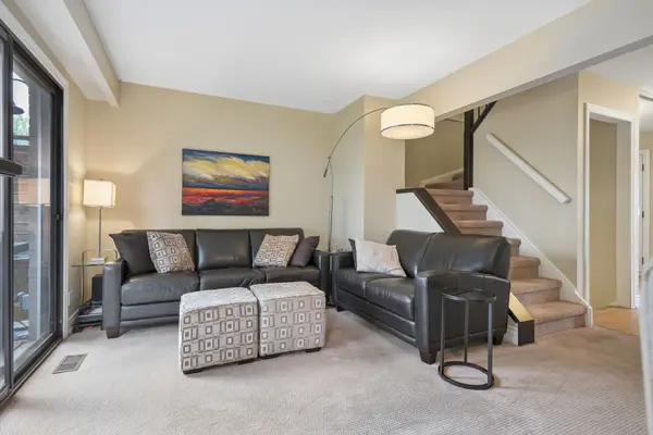 1078 Montgomery DR, Oakville, ON L6M 1G1