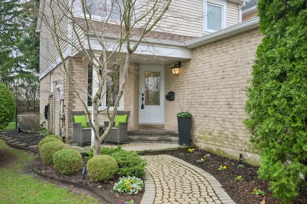 1078 Montgomery DR, Oakville, ON L6M 1G1