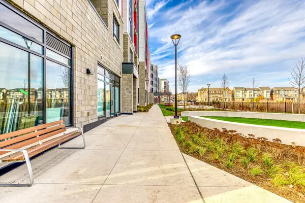 3265 Carding Mill TRL W #312, Oakville, ON L6M 5P7