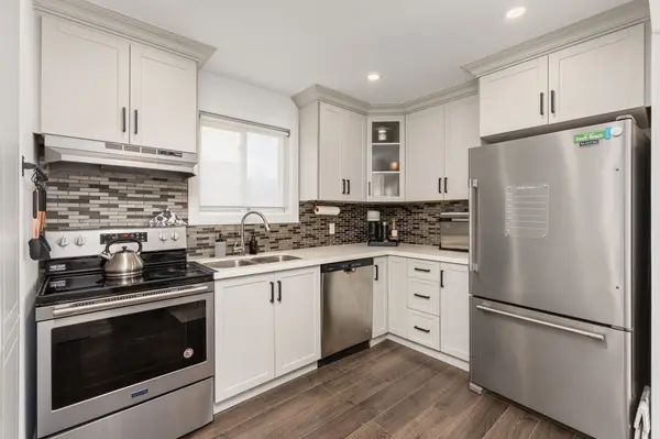 9 San Vito WAY, Toronto W05, ON M3L 2G7