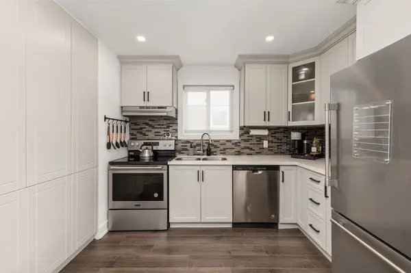 9 San Vito WAY, Toronto W05, ON M3L 2G7