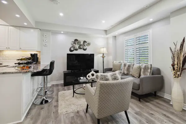 3055 Elmcreek RD #19, Mississauga, ON L5B 4J9